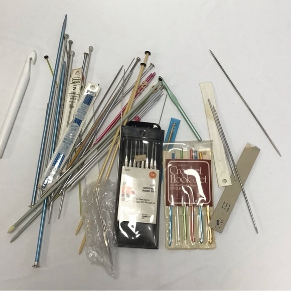 Vintage Floral Canvas Crochet Supply Craft Tote with Wooden Frame and Supplies 🧡 - Picture 10 of 11